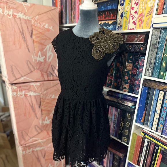 Aratta Silent Journey Tops - Chic Black Lace Women's Tunic with Floral Accent RARE SAMPLE